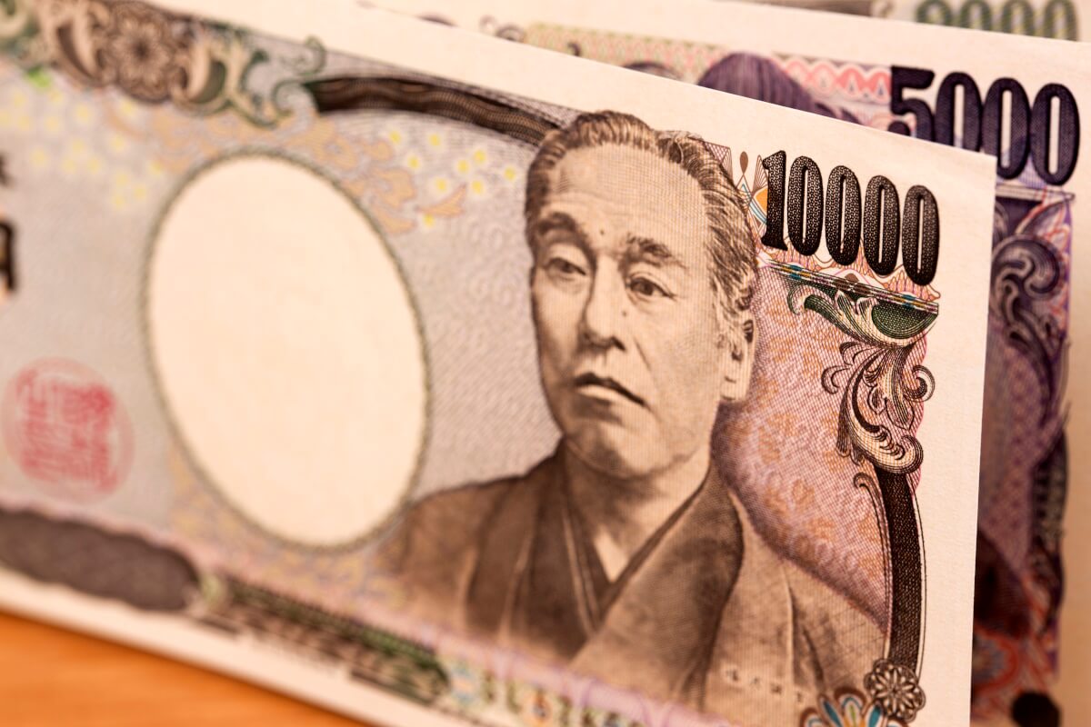 USDJPY's Surge to a 34-Year High Draws Attention