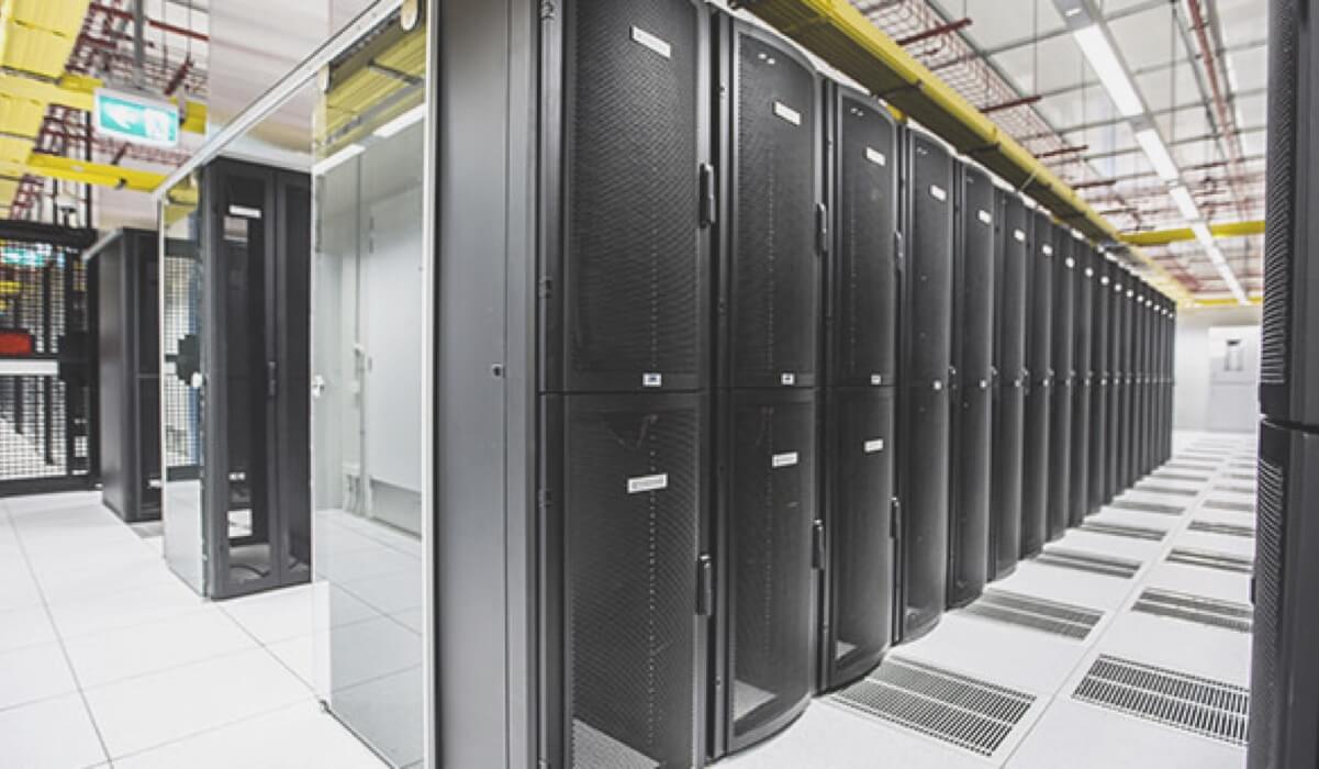 Equinix NY4 financial datacenter in New York)