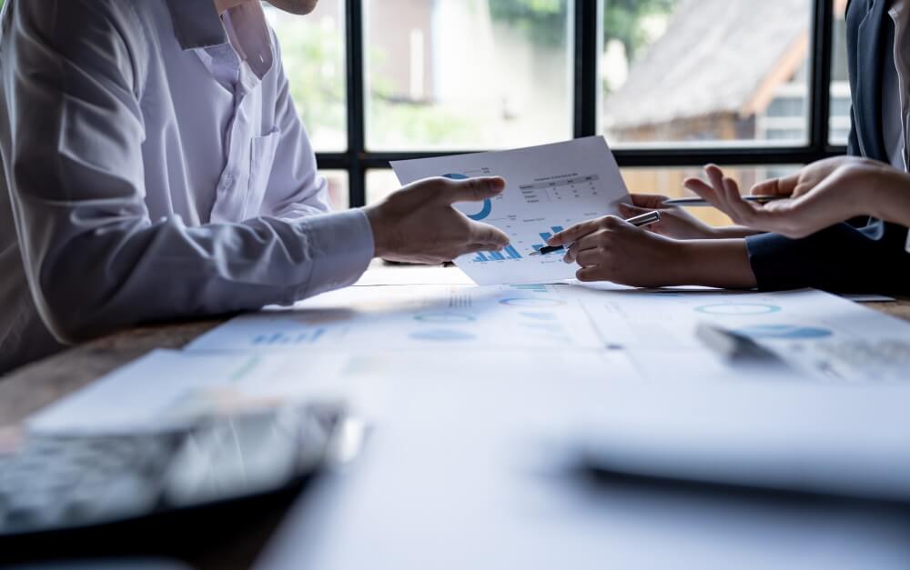 Technical verses fundamental analysis