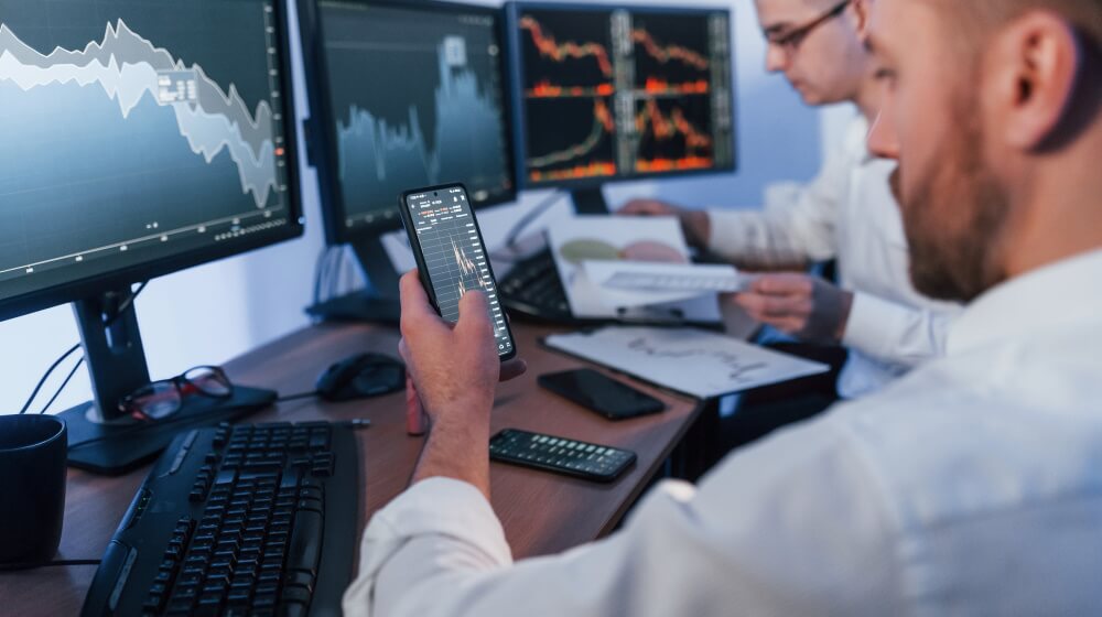 What skills do foreign exchange traders need?